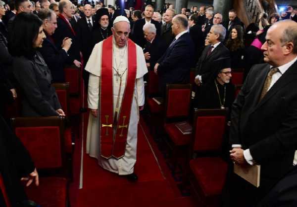 Πάπας Φραγκίσκος: Ανοιχτό το ενδεχόμενο χειροτονίας και παντρεμένων ιερέων