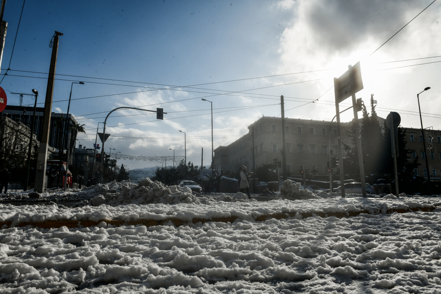 Κακοκαιρία «Ελπίς»: Πώς οδηγούμε με ασφάλεια στο χιόνι, τι πρέπει να προσέχουμε
