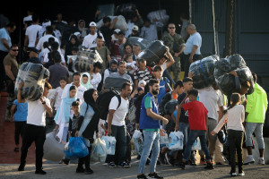 Κιλκίς: Τα πρώτα λεωφορεία με πρόσφυγες και μετανάστες έφθασαν στη δομή φιλοξενίας Νέας Καβάλας