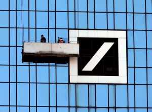 Η πολιτική διεθνής πολιορκία της Deutsche Bank