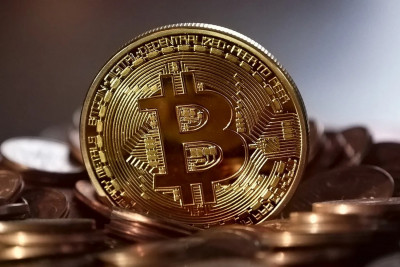 Η κατάρρευση του Bitcoin: Σε χαμηλό τετραμήνου βρέθηκε η τιμή του