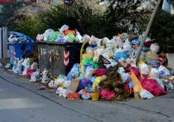 «Παράπονα» των ξενοδόχων για τα σκουπίδια στη τουριστική ζώνη Χανιά - Αγία Μαρίνα