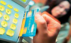 Κίνητρα για e-συναλλαγές και πληρωμές με κάρτα ζητά το ΙΟΒΕ