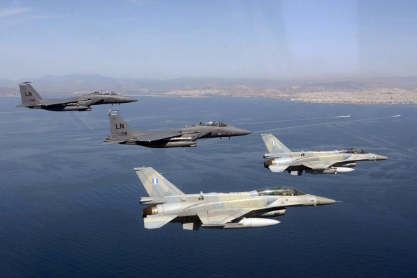 Μαζικές υπερπτήσεις τουρκικών F-16 πάνω από ελληνικά νησιά - 99 παραβιάσεις σήμερα