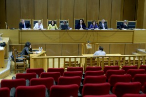 «Καταπέλτης» το δικαστήριο για χρηματιστηριακό σύμβουλο που «υποσχόταν» λογαριασμούς στην Ελβετία