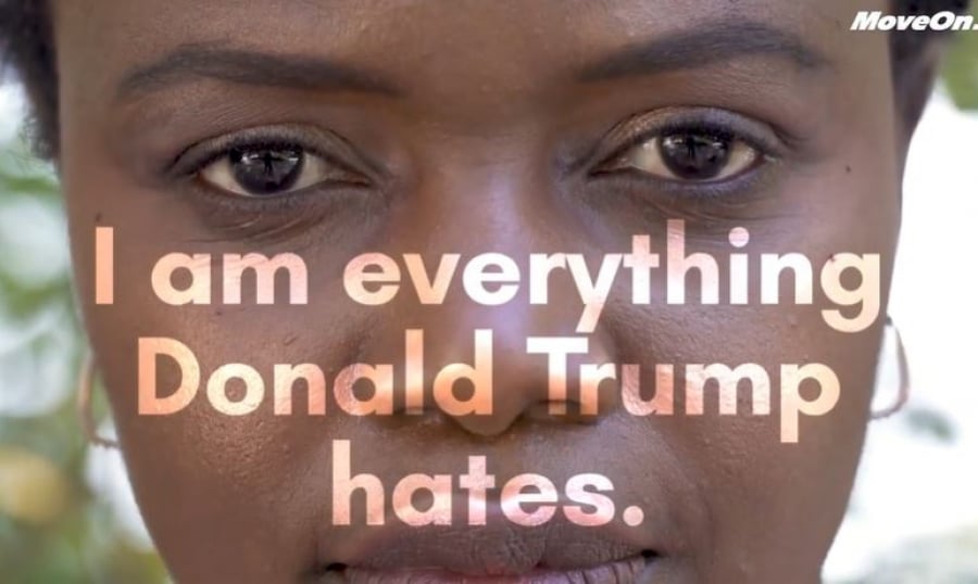 «Είμαι όλα όσα μισεί ο Τραμπ: Γυναίκα, μαύρη και gay»: Αυτή είναι η νέα εκπρόσωπος του Λευκού Οίκου
