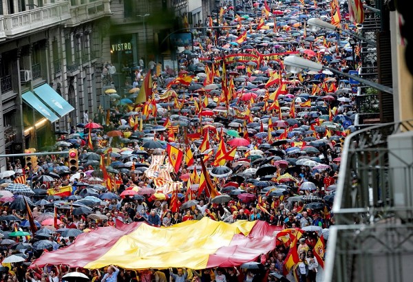 Ισπανία: Παράνομο το δημοψήφισμα - «Θα ψηφίσουμε» απαντούν οι Καταλανοί