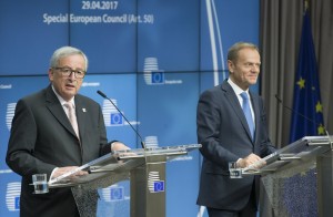 Ο Γιούνκερ κάλεσε τη Βρετανία να μην μπλοκάρει τις δαπάνες της ΕΕ