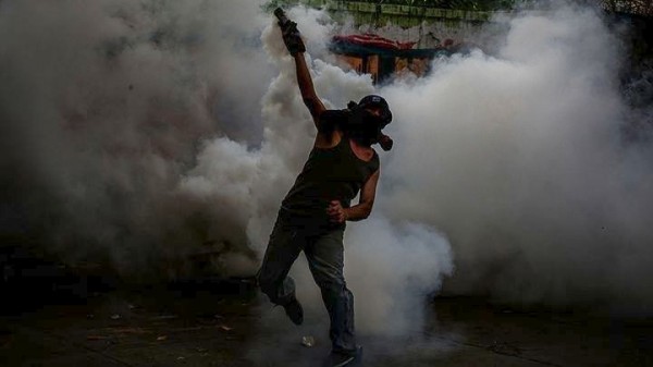 Στους 100 ο αριθμός των νεκρών από την έναρξη των κινητοποιήσεων στη Βενεζουέλα