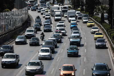 «Μπλακ άουτ» στους δρόμους της Αττικής, χιλιάδες αυτοκίνητα φεύγουν άρον άρον για Πάσχα - Γεμάτα πλοία και αεροπλάνα