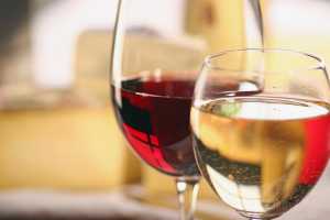 Υπόμνημα στον Τσακαλώτο για τον ειδικό φόρο στο κρασί 