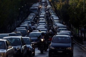 Καταργούν φανάρια για να αντιμετωπιστεί το καλοκαιρινό κυκλοφοριακό προς την Χαλκιδική
