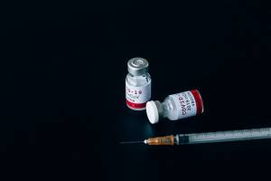 Εμβόλιο AstraZeneca: Μια γυναίκα πέθανε από θρόμβωση μετά τον εμβολιασμό της στον Καναδά