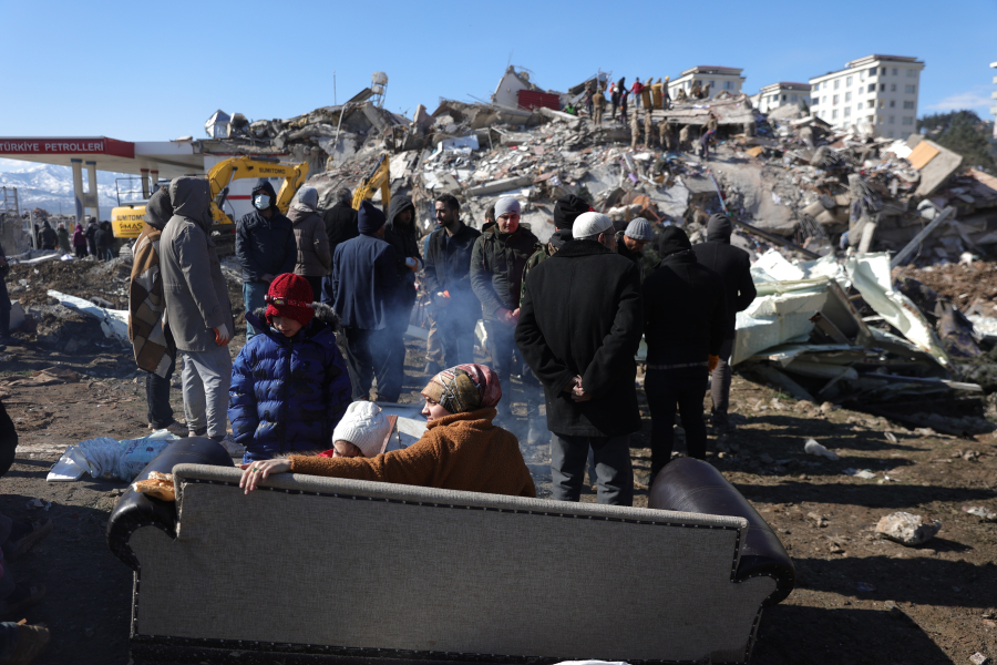 Τρείς ημέρες μετά τον φονικό σεισμό, fake βίντεο και εικόνες έχουν «κατακλύσει» τα social media