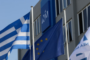 Για αφισορύπανση κατηγορεί η ΝΔ τον ΣΥΡΙΖΑ