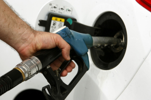 «Τρέλα» με τη βενζίνη, έρχεται νέα αύξηση στα καύσιμα από αύριο (βίντεο)