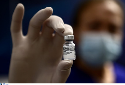 Μόσιαλος: Tο εμβόλιο της Pfizer προσφέρει προστασία και για τις νέες μεταλλάξεις του κορονοϊού