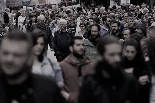 Στοιχεία σοκ για το δημογραφικό: Γερνάει και συρρικνώνεται ο ελληνικός πληθυσμός
