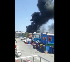 Κωνσταντινούπολη: Τρεις νεκροί σε ισχυρές εκρήξεις σε εργοστάσιο, σοκάρουν τα βίντεο