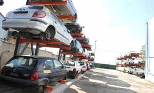 Τρίμηνη παράταση στην απόσυρση αυτοκινήτων εξετάζει το ΥΠΟΙΚ