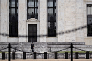 Η Fed μείωσε το βασικό επιτόκιο για πρώτη φορά έπειτα από 11 χρόνια