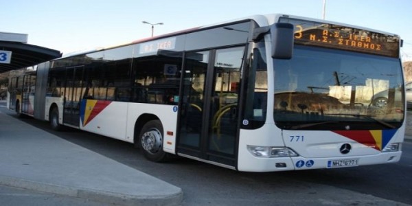 Θεσσαλονίκη: Λεωφορείο Συγκρούστηκε με Ι.Χ. (βίντεο)
