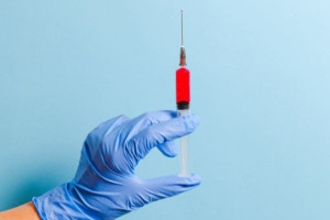 Κορονοϊός: Το σχόλιο Μόσιαλου για την αναστολή δοκιμών του εμβολίου της AstraZeneca