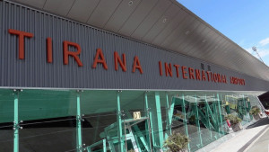 Χειροπέδες σε τέσσερις υπόπτους για την εντυπωσιακή ληστεία στο διεθνές αεροδρόμιο των Τιράνων