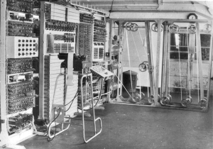 Ανέκδοτες φωτογραφίες του βρετανικού υπερυπολογιστή που «έσπασε» τους κώδικες των Ναζί βγήκαν στο φως