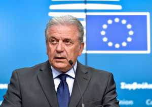 Αβραμόπουλος: Τα κράτη - μέλη της Ε.Ε. να επιταχύνουν τον ρυθμό μετεγκατάστασης