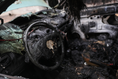 Πατήσια: Απορριμματοφόρο τυλίχθηκε στις φλόγες καταστέφοντας 11 παραπλήσια αυτοκίνητα
