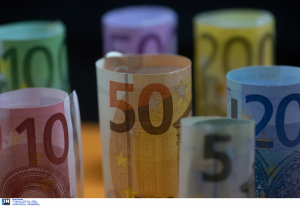 ΟΑΕΔ: Νέο επίδομα 1.000 ευρώ «στο χέρι» και 200 κάθε μήνα «στην τσέπη» ποιοι το δικαιούνται