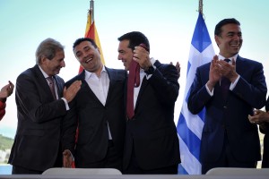 Γερμανικοί και Αυστριακοί διθύραμβοι για υπογραφή συμφωνίας Ελλάδας - Σκοπίων