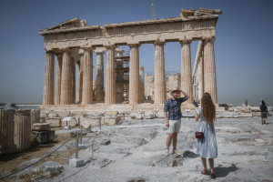 Υμνοι από τα διεθνή ΜΜΕ για το άνοιγμα της τουριστικής σεζόν στην Ελλάδα