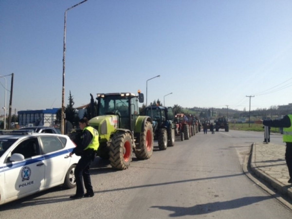 Θεσσαλονίκη: Αγρότες με 25 τρακτέρ στα Πράσινα Φανάρια