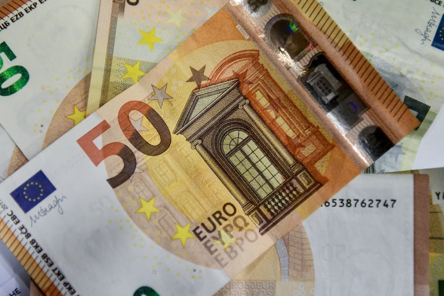 Επιστροφή εισφορών ύψους 10,6 εκατ. ευρώ σε χιλιάδες επαγγελματίες