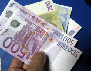 Σάρκα και οστά πήραν τα δάνεια ως 25.000 ευρώ, άτοκα το 50% του κεφαλαίου