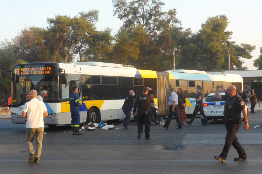 Τροχαίο στην Ποσειδώνος με δύο τραυματίες - Μηχανή συγκρούστηκε με αστικό λεωφορείο