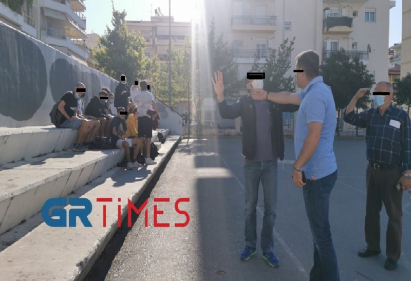 Θεσσαλονίκη: Μπούκαρε ο πατέρας μαθητή και τους «χάλασε» την κατάληψη (εικόνες - βίντεο)