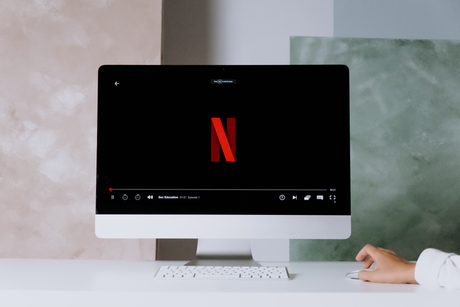 «Pain Hustlers»: Kυκλοφόρησε το επίσημο τρέιλερ στο Netflix με τους Κρις Έβανς και Έμιλι Μπλαντ