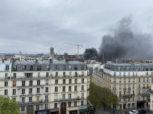 Παρίσι: Ισχυρή έκρηξη κοντά στην Παναγία των Παρισίων από φωτιά σε λεωφορείο