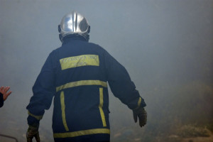 Συναγερμός στο Μεσολόγγι: Τρία σπίτια τυλίχθηκαν στις φλόγες, ζητήθηκε ενίσχυση της πυροσβεστικής από τη Ναύπακτο