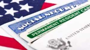 Οι κάτοχοι πράσινης κάρτας περιλαμβάνονται στην απαγόρευση εισόδου στις ΗΠΑ