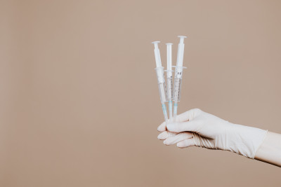 Κορονοϊός: Τα εμβολιασμένα άτομα ενδέχεται να μπορούν να μολύνουν άλλους