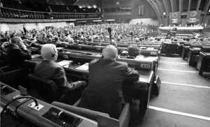 Το Ευρωκοινοβούλιο προωθεί ψήφισμα που καταδικάζει τους ΑνΕλ για ξενοφοβία