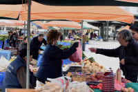 Καθαρά Δευτέρα: Ανοιχτές οι λαϊκές, παραδοσιακή «ολονυχτία» και στην αγορά στου Ρέντη
