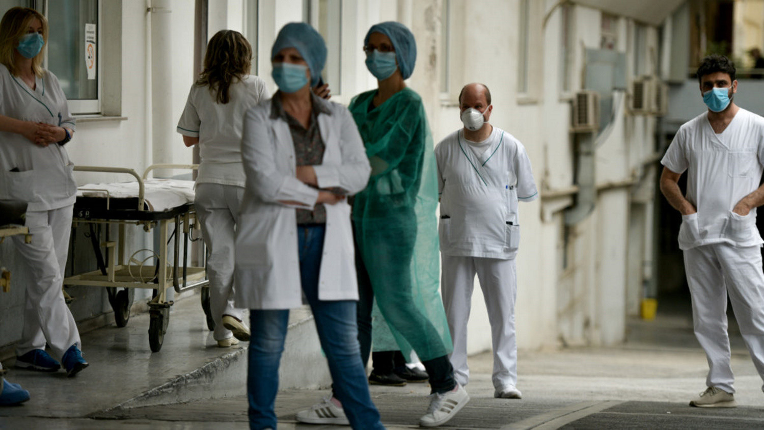 Οι νοσοκομειακοί γιατροί κατεβαίνουν σε 24ωρη απεργία εν μέσω πανδημίας | Ειδησεις