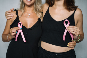 Ξεκινά η συνταγογράφηση γενετικών εξετάσεων για καρκίνο μαστού και ωοθηκών από τον ΕΟΠΥΥ