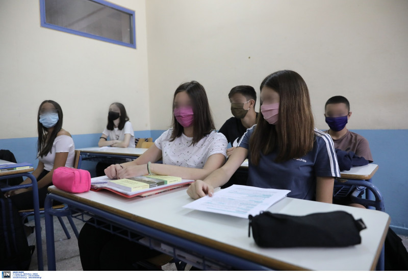 Κορονοϊός: Συνελήφθη η καθηγήτρια που αρνείται να φοράει μάσκα μέσα στην τάξη