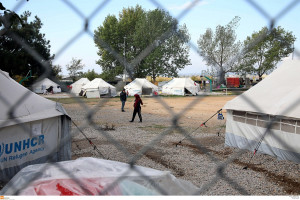 Βοήθημα έως 1.490 ευρώ και επίδομα ενοικίου για πρόσφυγες